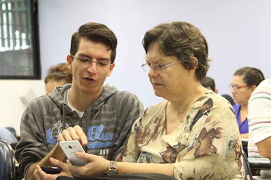 icmc-recebe-inscricoes-para-curso-que-ensina-idosos-a-utilizar-smartphones-e-tablets