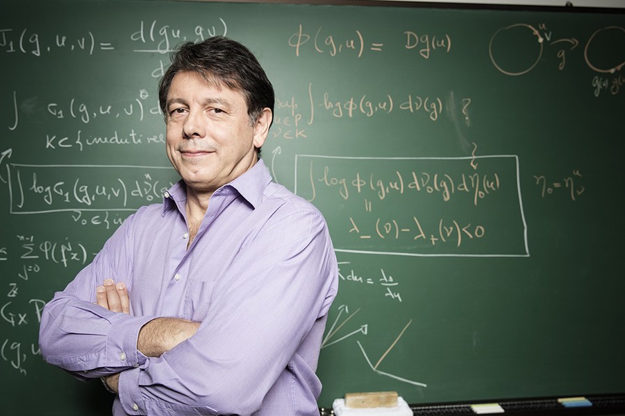 marcelo-viana-explica-o-sucesso-brasileiro-na-pesquisa-matematica-em-aula-magna-no-icmc-