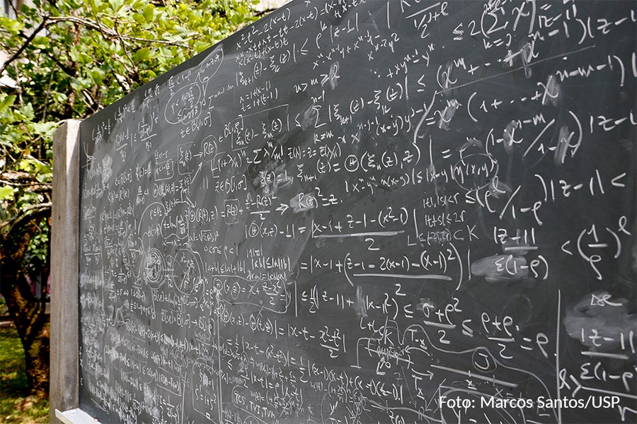 Matemática brasileira: história de desafios e consolidações