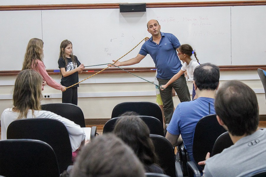 Eleições e matemática: evento da USP São Carlos explica a dança das cadeiras dos vereadores e as pesquisas eleitora...