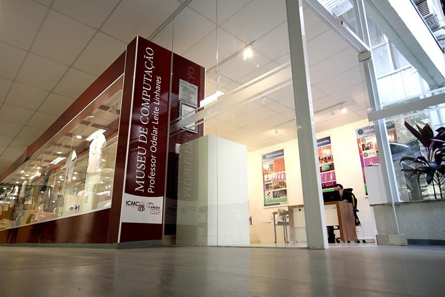 Tecnologia, memória e paixão: uma exposição imperdível no Museu de Computação do ICMC