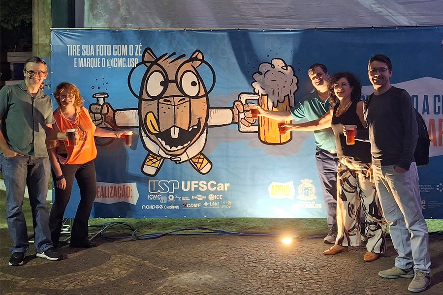Dez anos na capital da tecnologia: a trajetória do festival Pint of Science no Brasil
