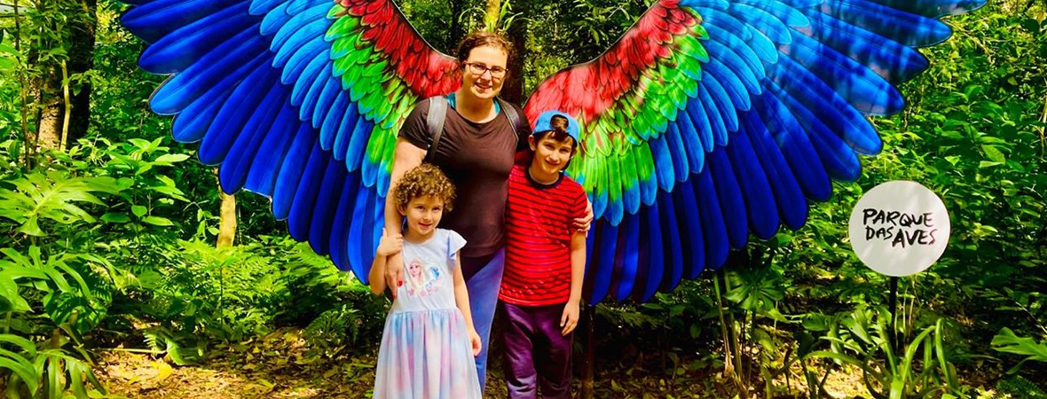 Conheça a trajetória inspiradora da professora Cibele Russo, mãe de duas crianças: “A mulher pode estar onde ela quiser, inclusive sendo mãe e cientista”